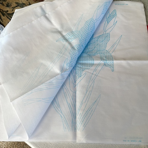 Jack Dempsey (2003) 18” quilt squares (6), item 732, pattern #274, Iris - Picture 7 of 11